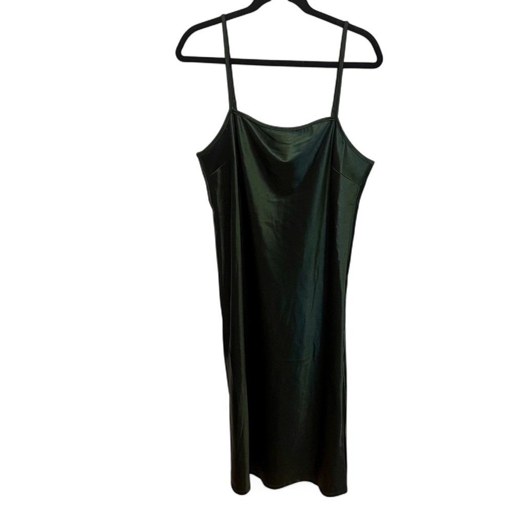 Hiatus midi emerald green satin slip dress w/adjustable spaghetti straps size M
